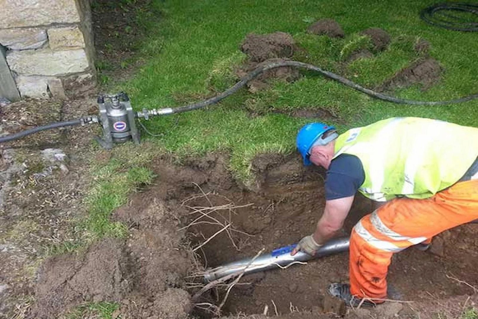 The Benefits of Moling Services: Efficient and Trenchless Utility Installation